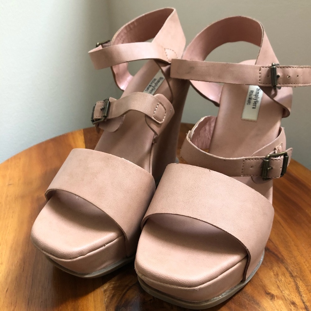 Vera Wang Wedges Pink/Nude